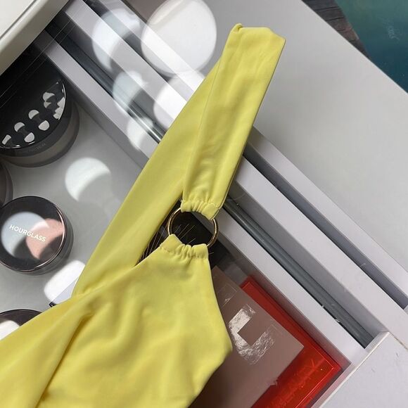 Yellow dress  - Picture 3 of 3